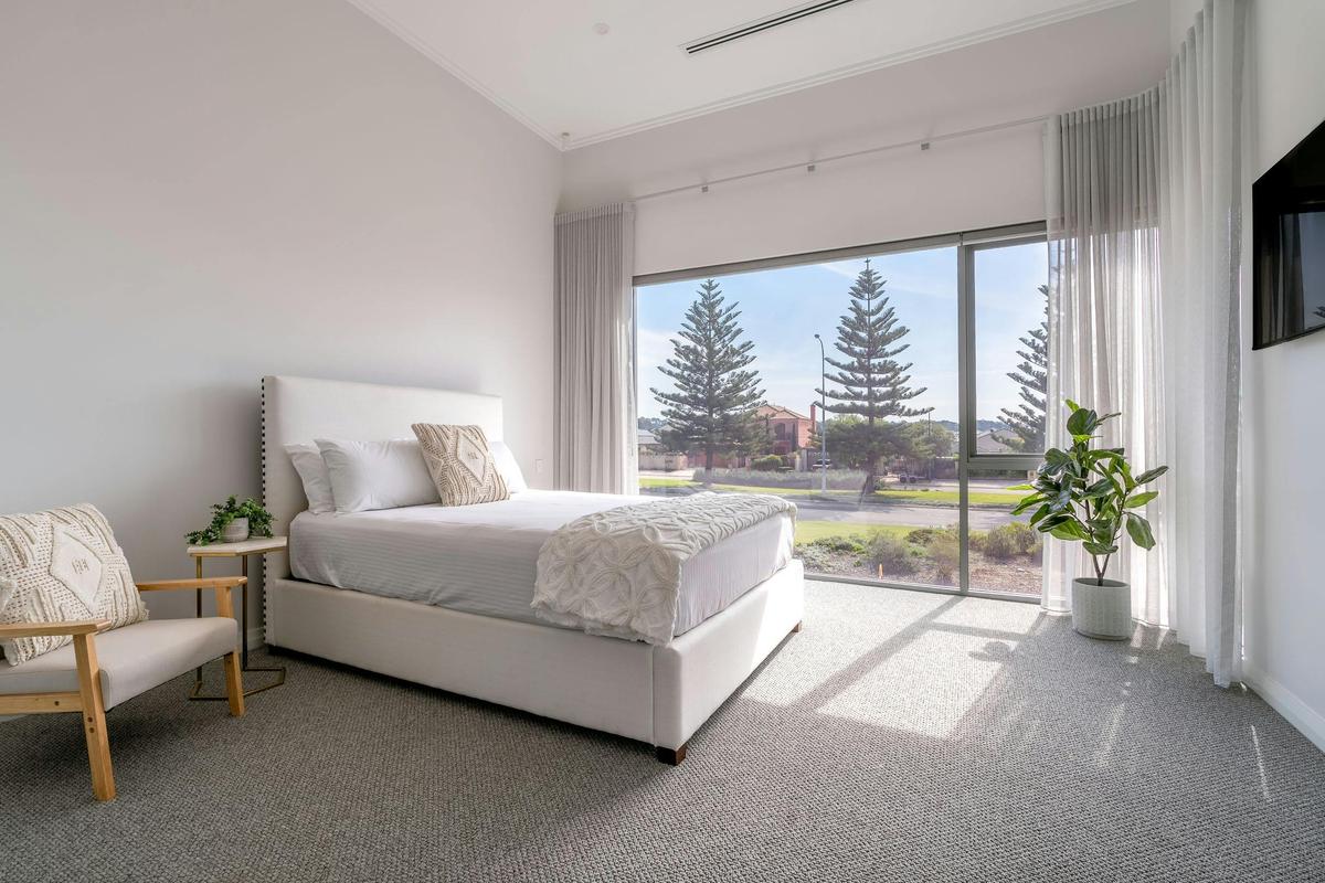 Sanctuary Cove I Master Bedroom