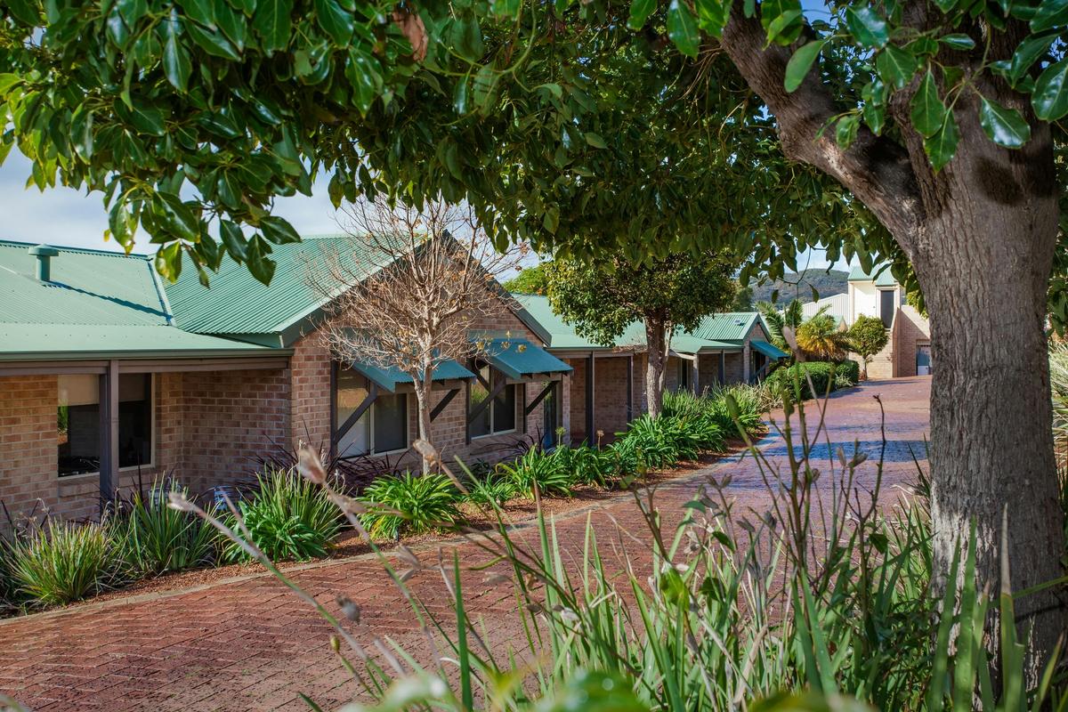 Banksia Gardens - Grounds