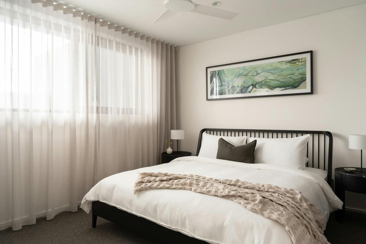 Bedroom 2: King bed