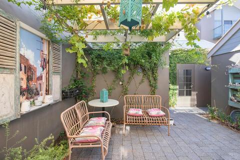 Seine Bay Luxe Retreat