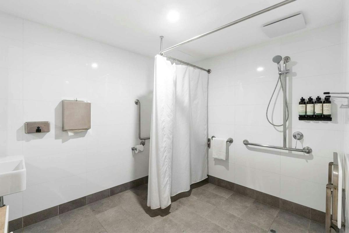 Classic King Studio - Wheelchair Friendly