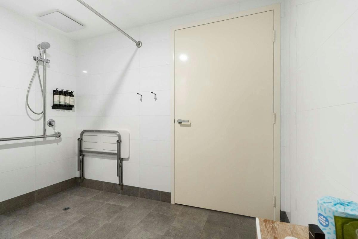 Classic King Studio - Wheelchair Friendly