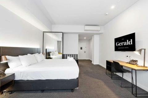 Classic King Studio - Wheelchair Friendly
