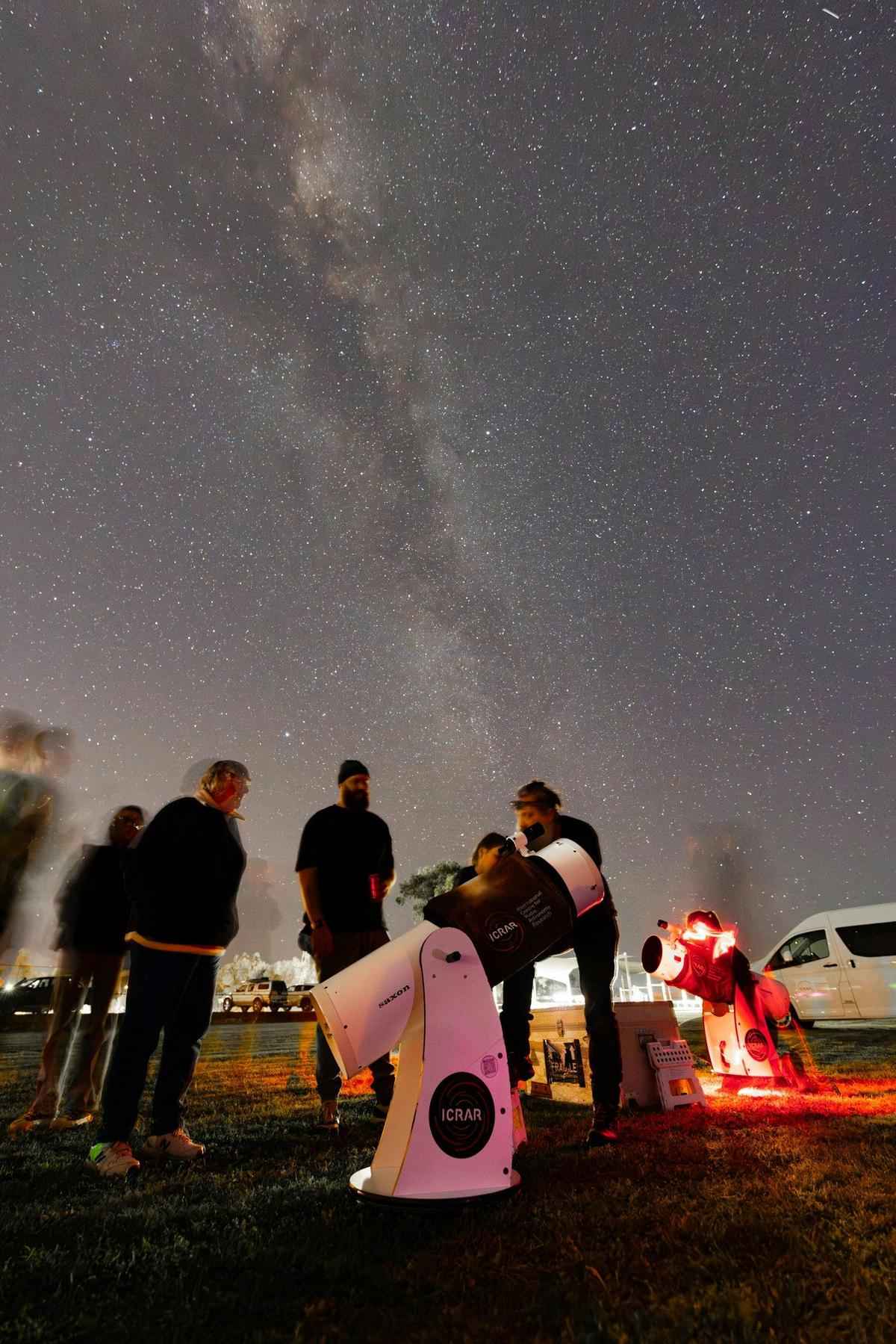 Stargazing at Cue