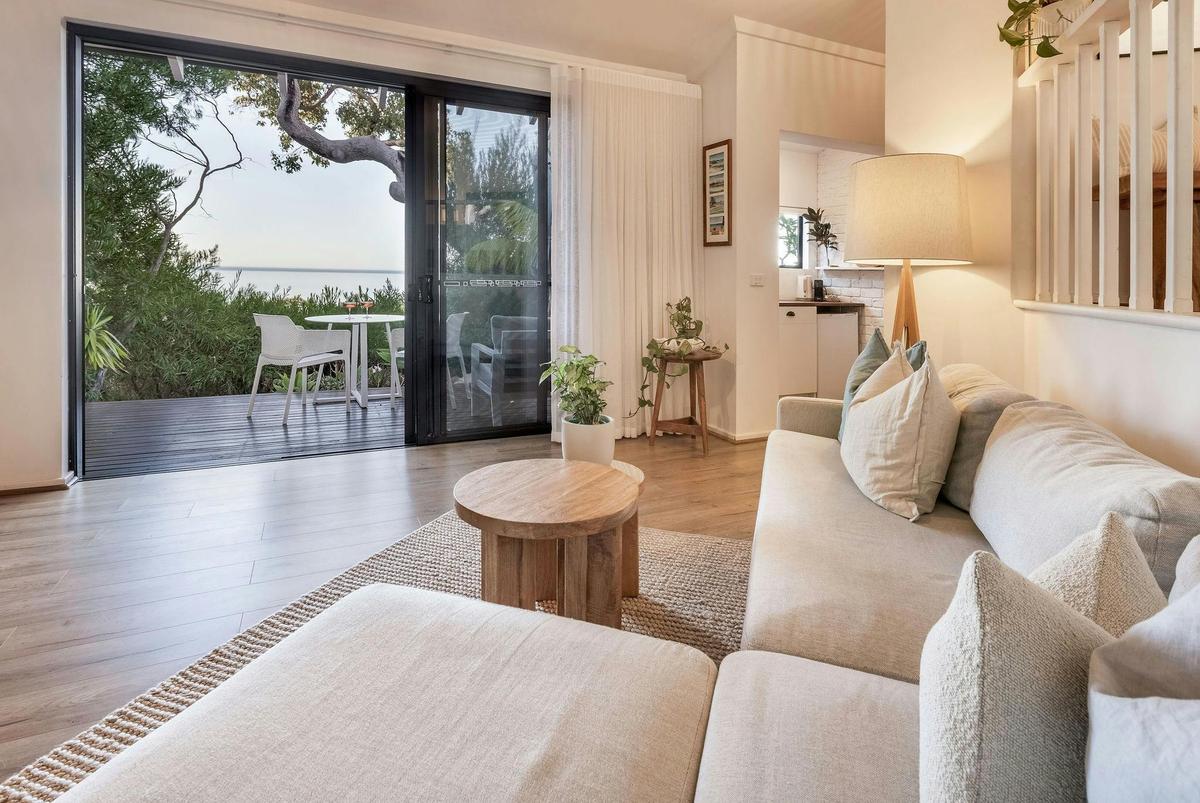 Eagle Bay, Beach views, terrace, Private studio with fire place, kitchenette and barbecue