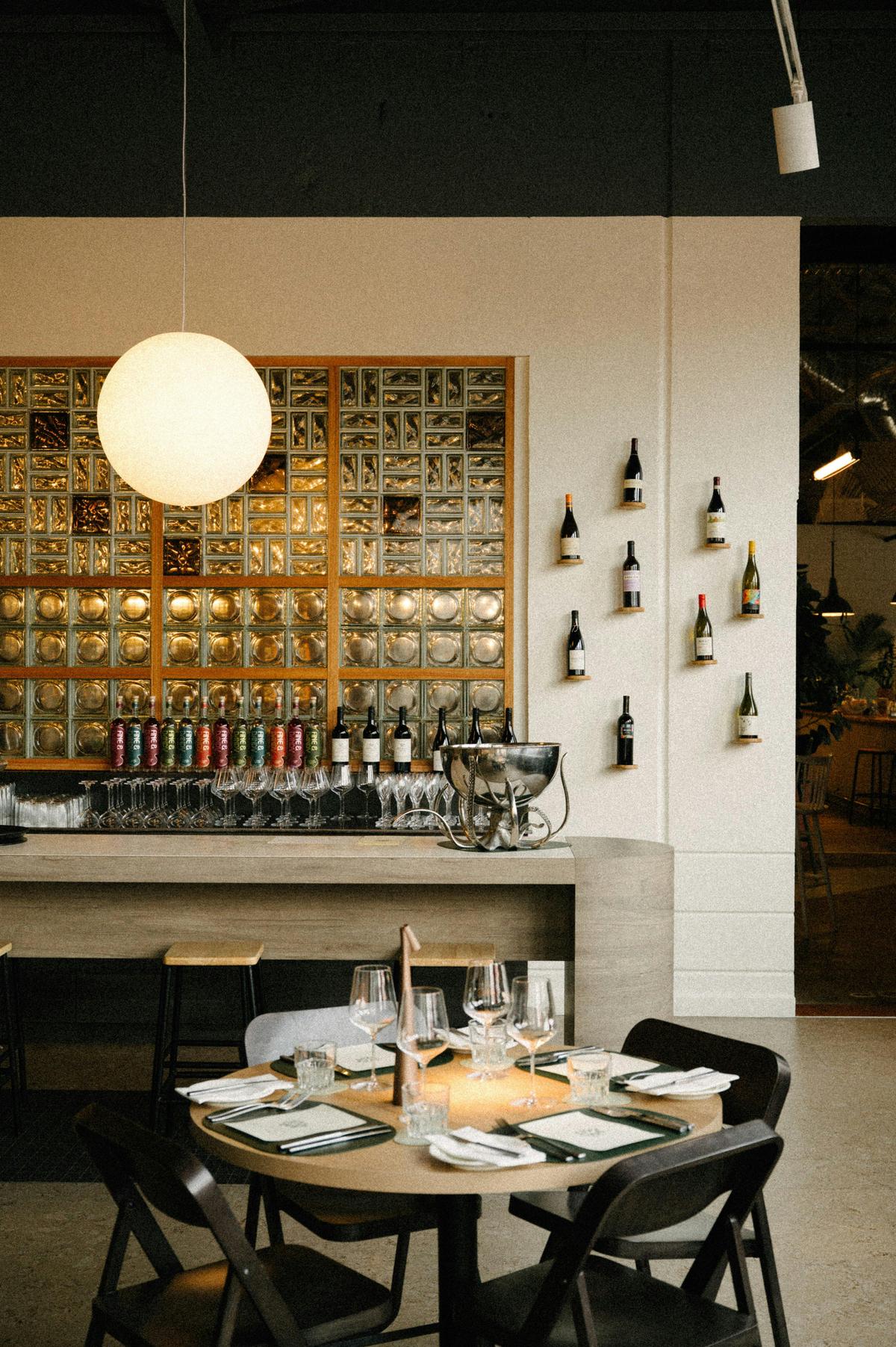 Bar
