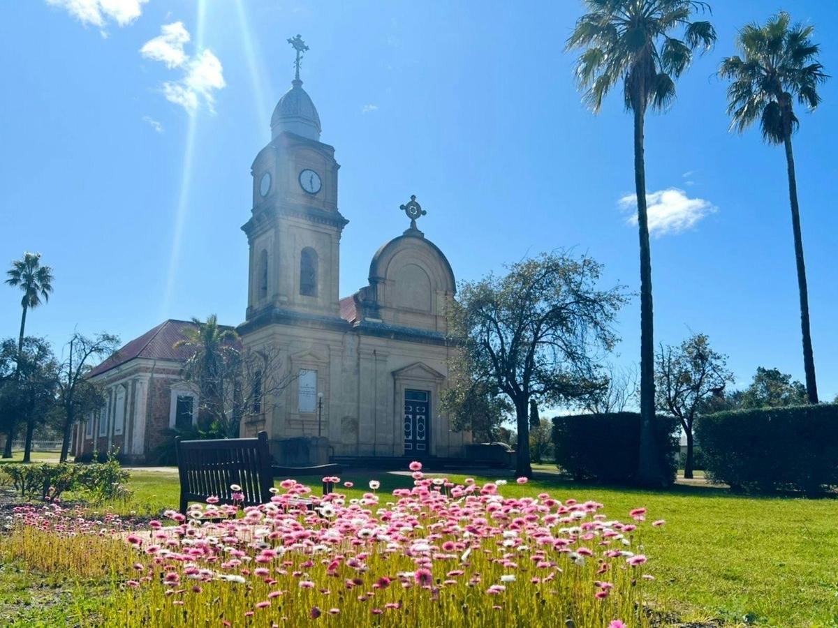 Wildflowers, Canola Fields and Historic New Norcia Day Tour