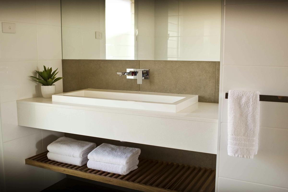 Self Contained Contemporary Villa - 1 Bedroom or 2 Bedroom