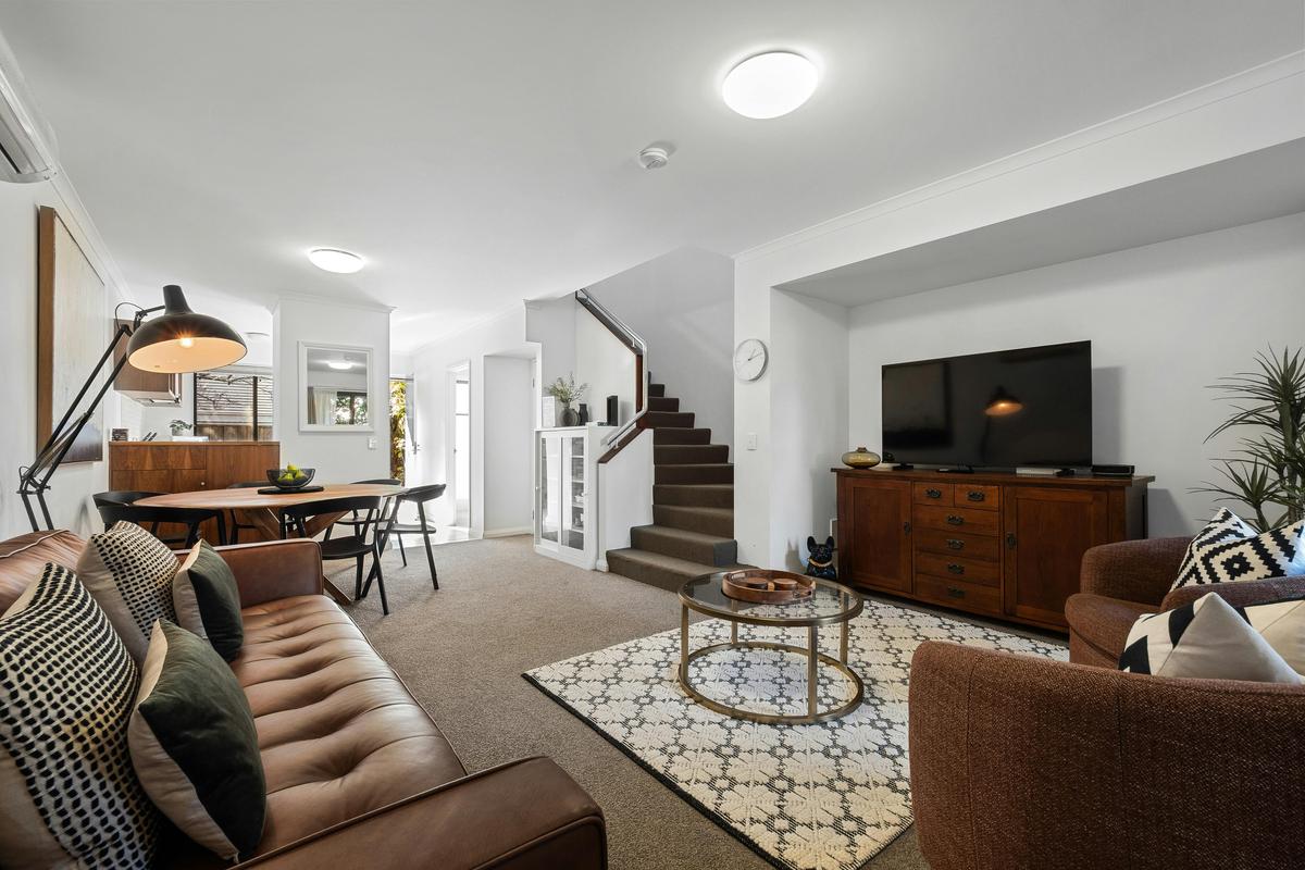 Living room, Entertainment, Dining table, Air-conditioning