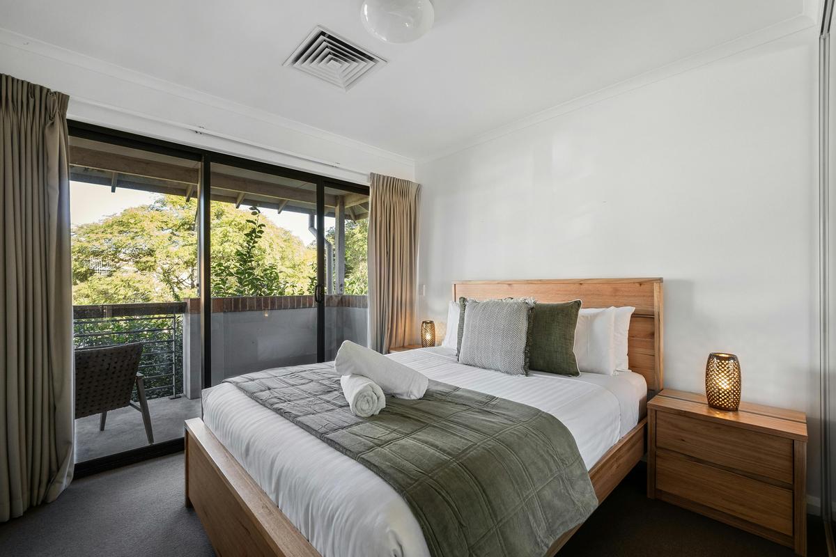 Bedroom 1 - Queen bed and En-suite Bathroom (2nd Floor), Ducted Air-conditioning & Ped Fan