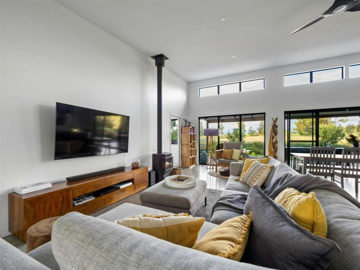 Living room, Entertainment and Fireplace