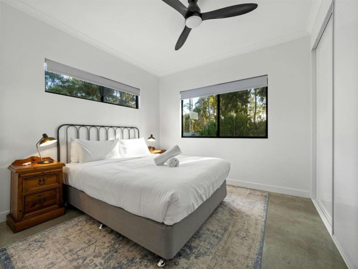 Bedroom 1 - 1 Queen bed - Ceiling Fan and Garden view