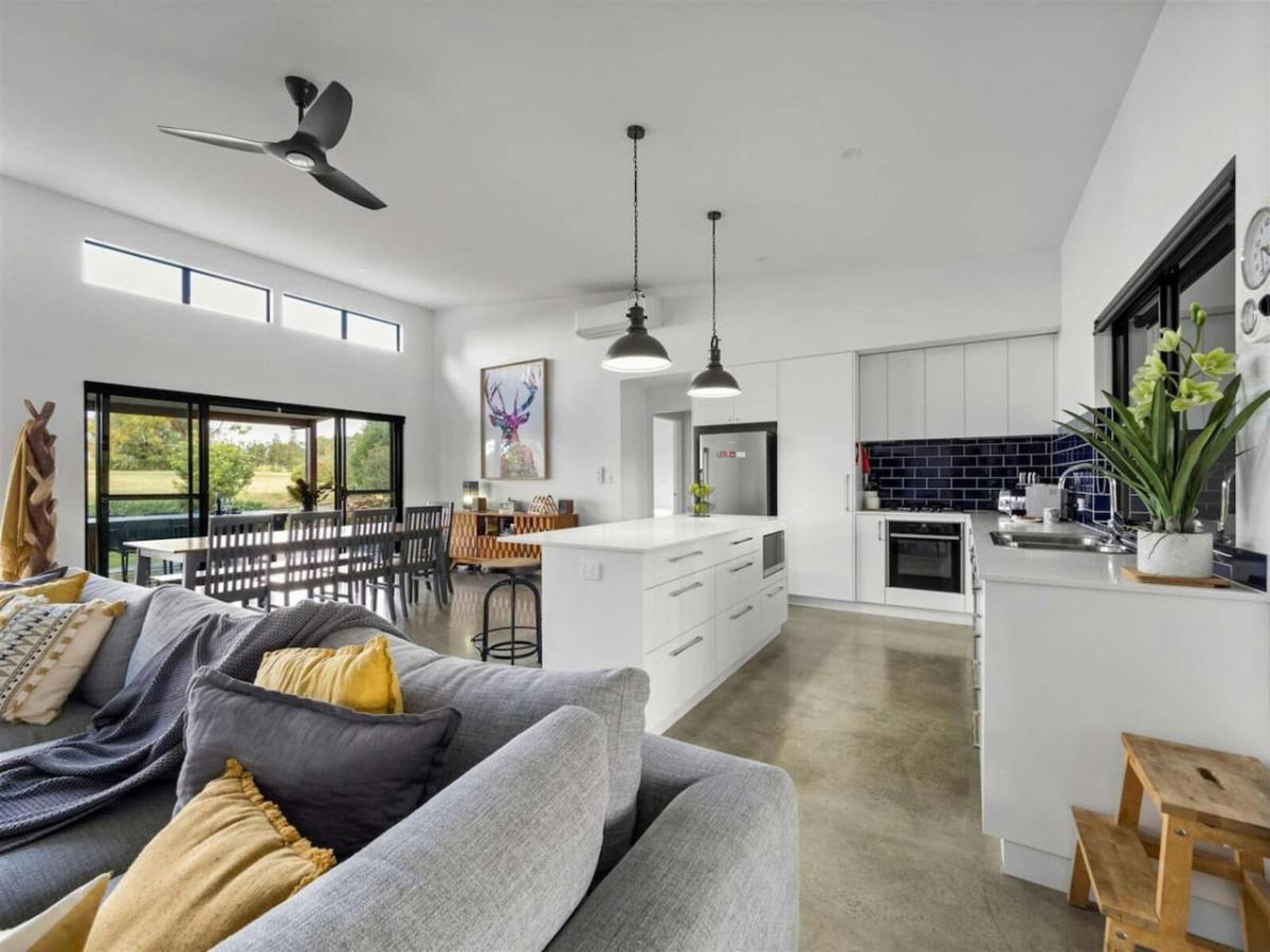 Living room, Fully Equipped Kitchen, Dining area and Garden view