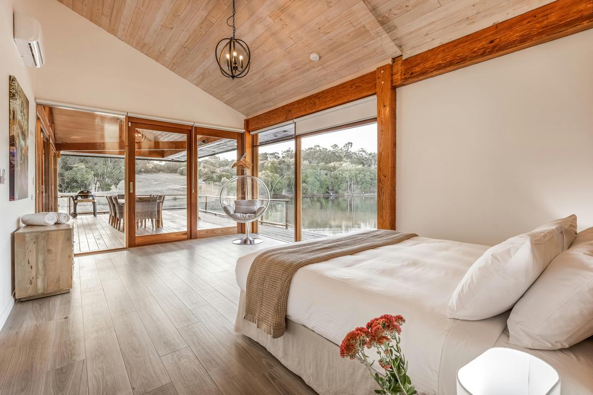 Master bedroom - King bed with private ensuite and bathtub