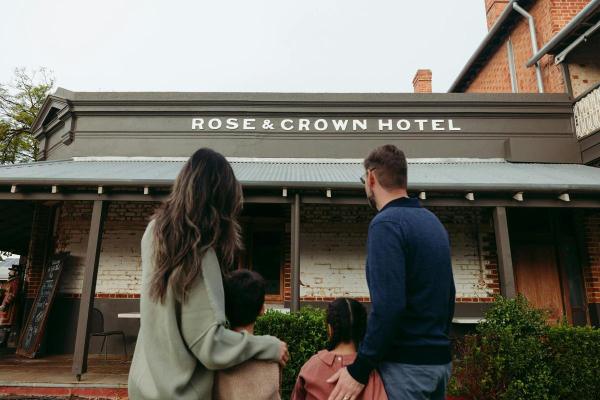 Rose and Crown Hotel street view