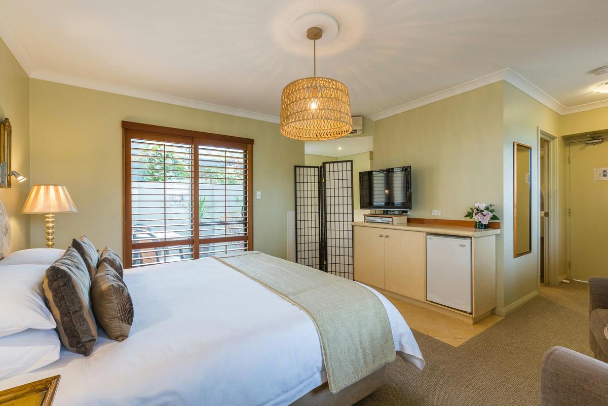 Colonnade Spa Room