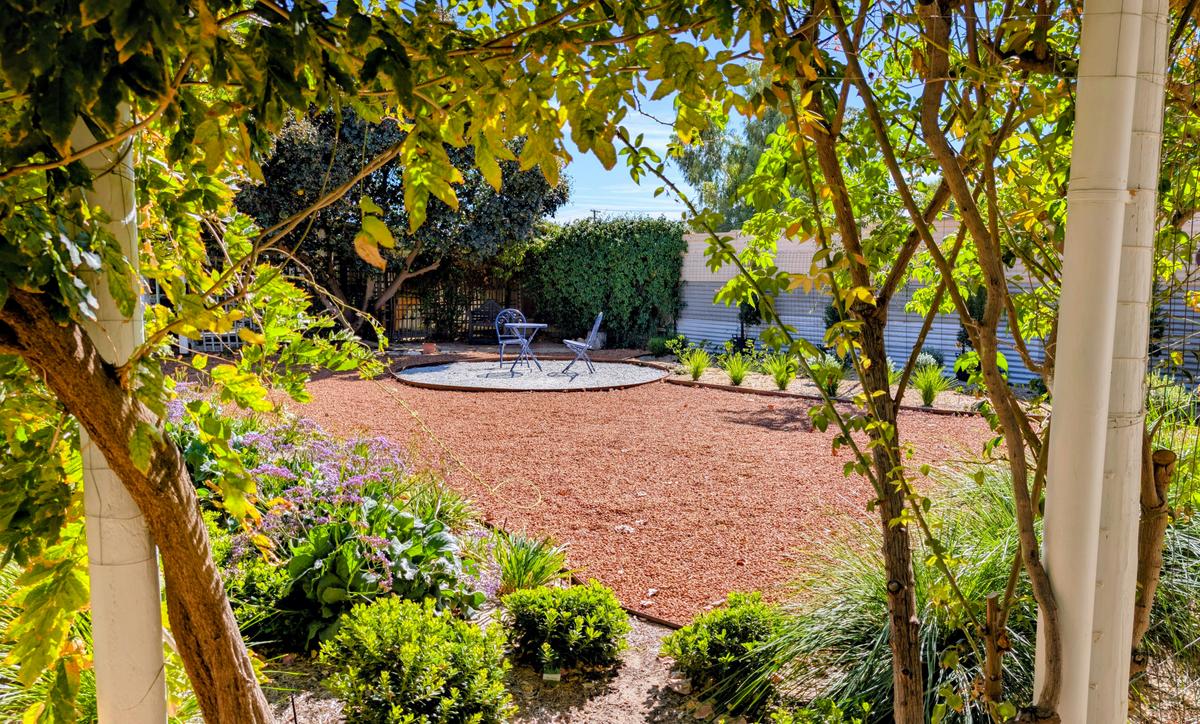The Merredin Treasury, gardens
