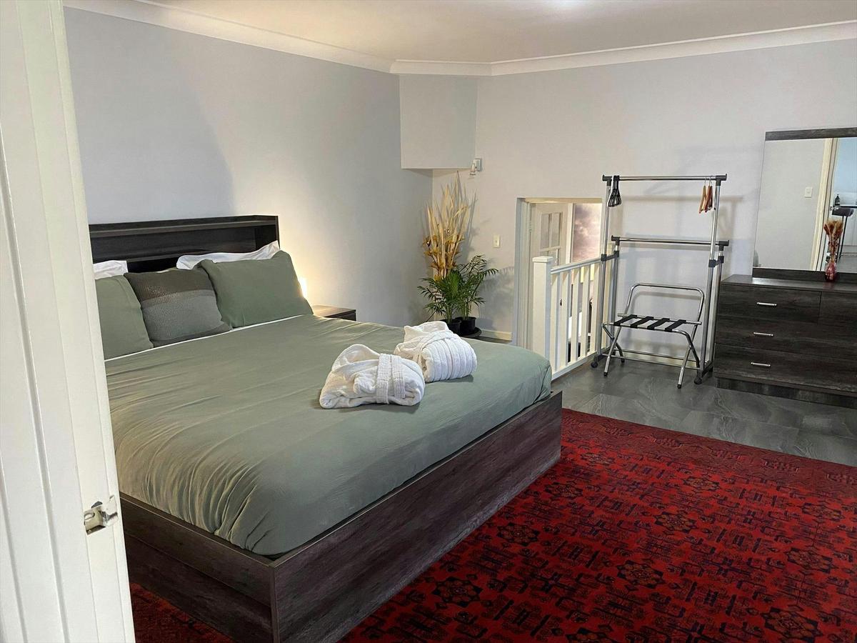 Bedroom with king size bed