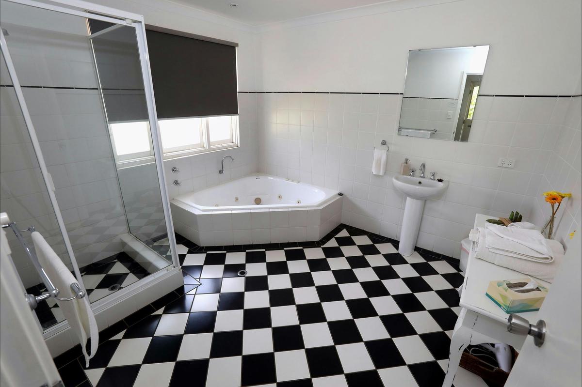 Upper Reach Spa Cottage