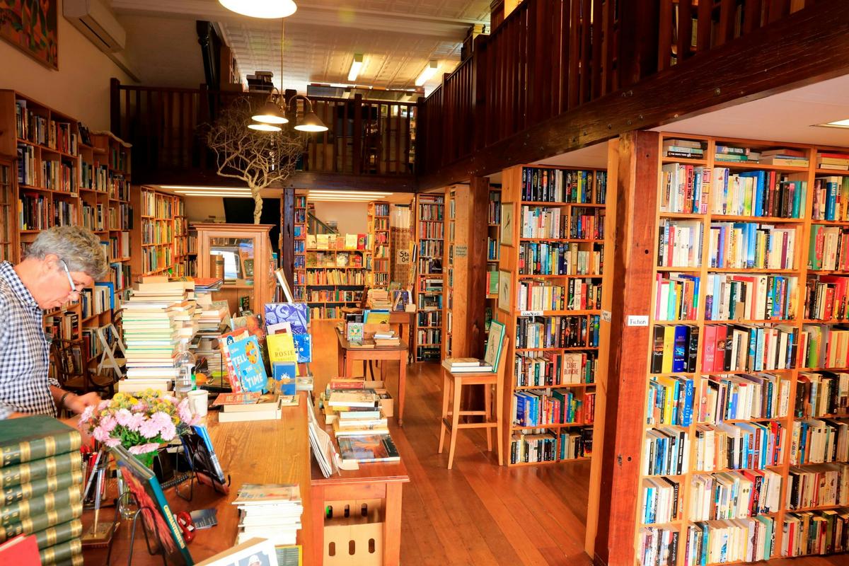 Bill Campbell Books, High Street West End