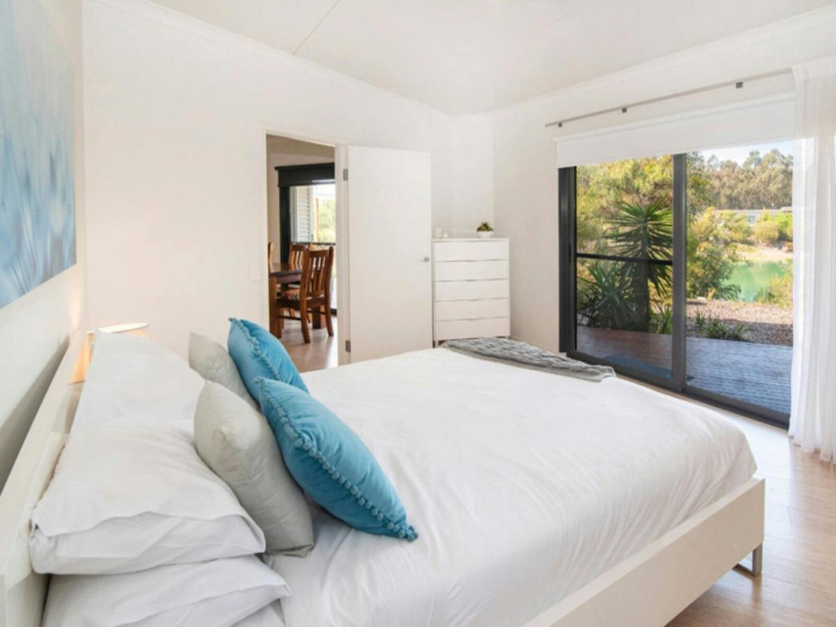 Bedroom 1 - 1 Queen Bed, Air-conditioning (Reverse Cyle Aircon)
