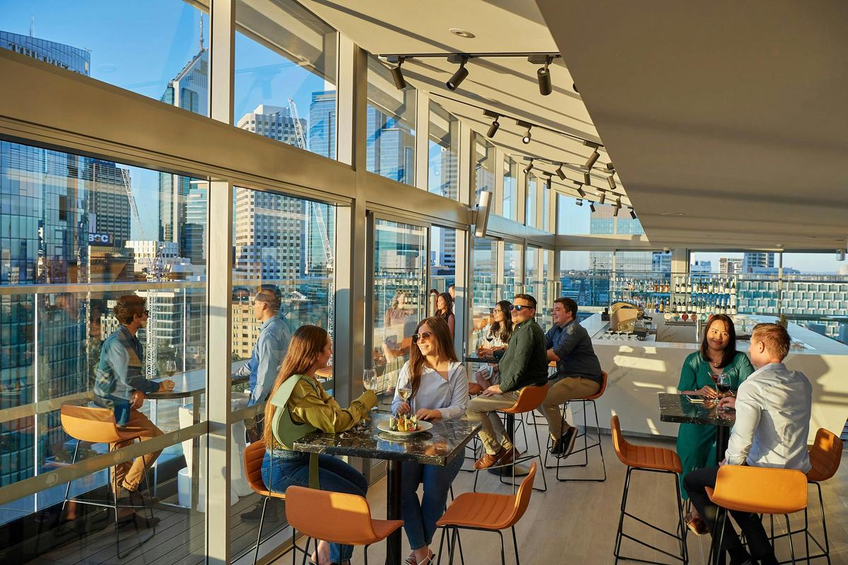 18 Knots rooftop bar