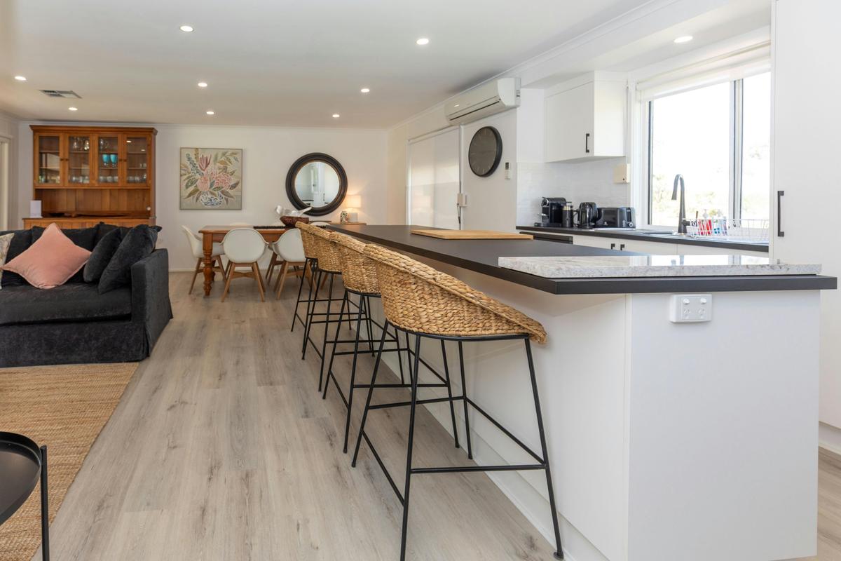Breakfast bar