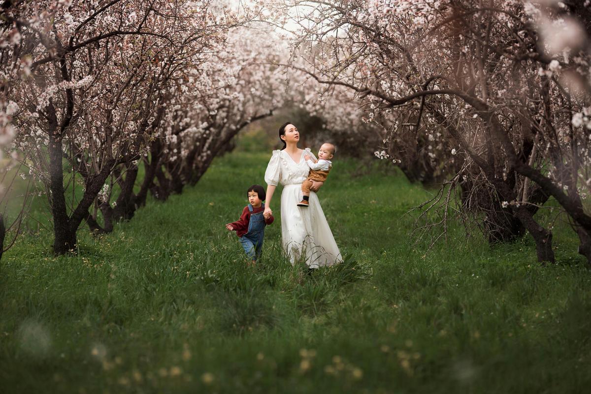 Apple Blossom Family/Couples Photography Session in the Adelaide Hills