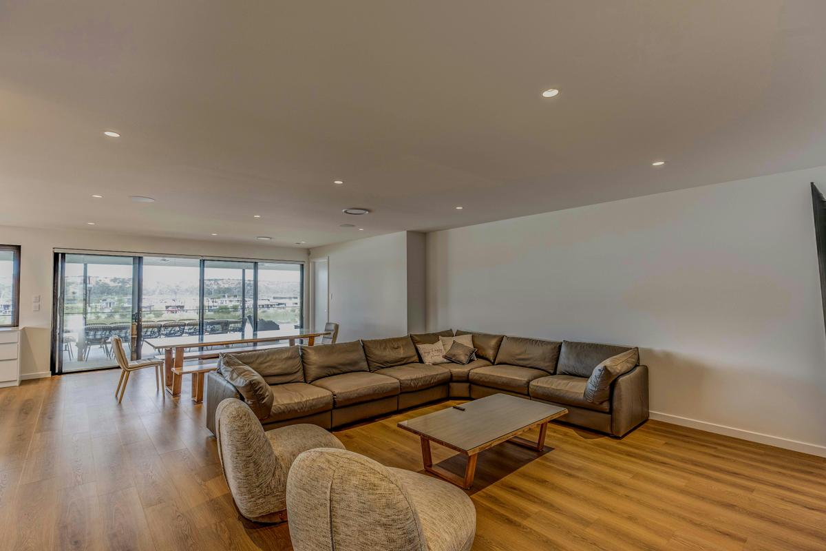 Lounge and dining up stairs