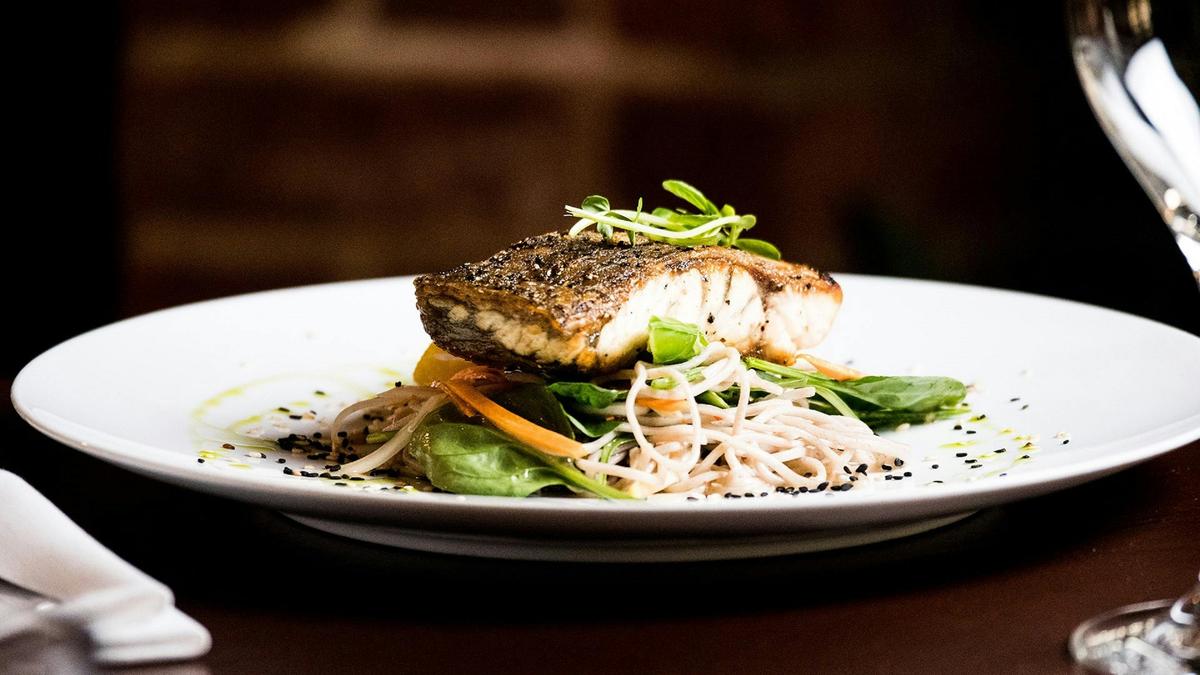 we carefully select ingredients incorporating three essential elements; fresh, seasonal and local.