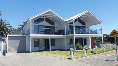 Beachcomber Beachfront Port Elliot on Horseshoe Bay by Encounter Holiday Rentals