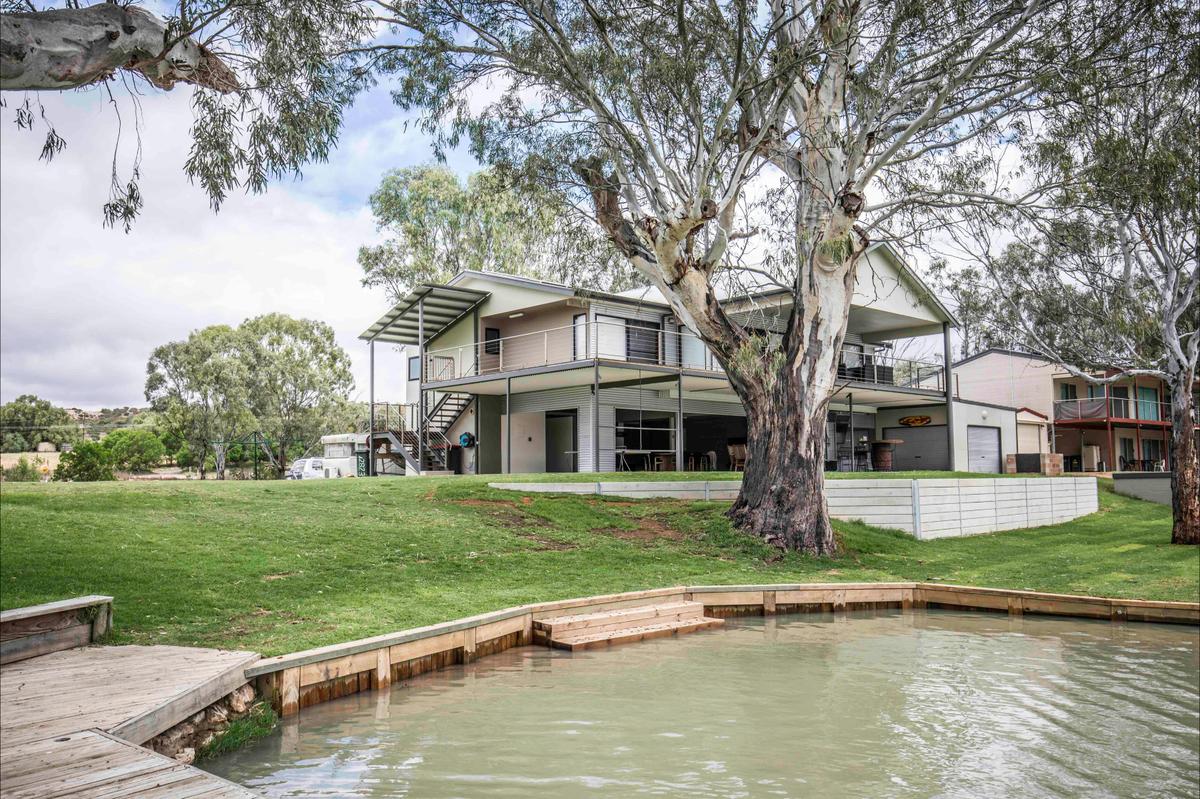 Spacious lawns and safe mooring