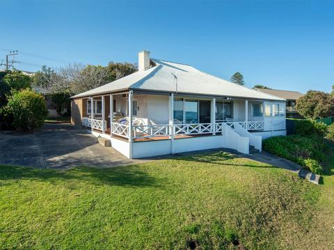 Absolute Beachfront Home with Beach Track