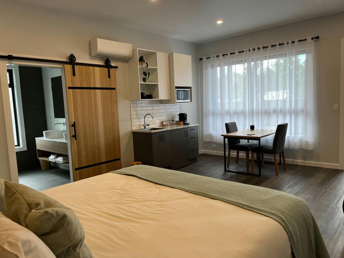Deluxe King Suite