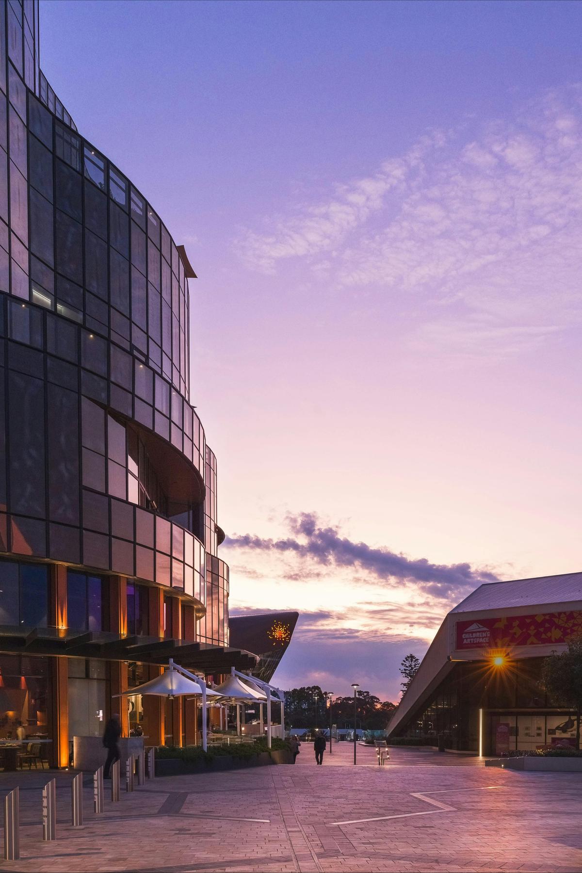 Adelaide at Dusk Walking Tour (3 hours)