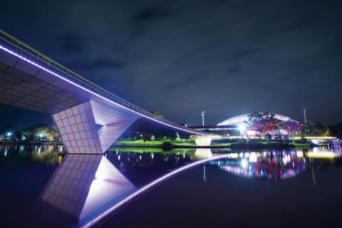 Adelaide at Dusk Walking Tour (3 hours)