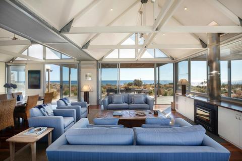 Absolute Beachfront Cowrie Retreat