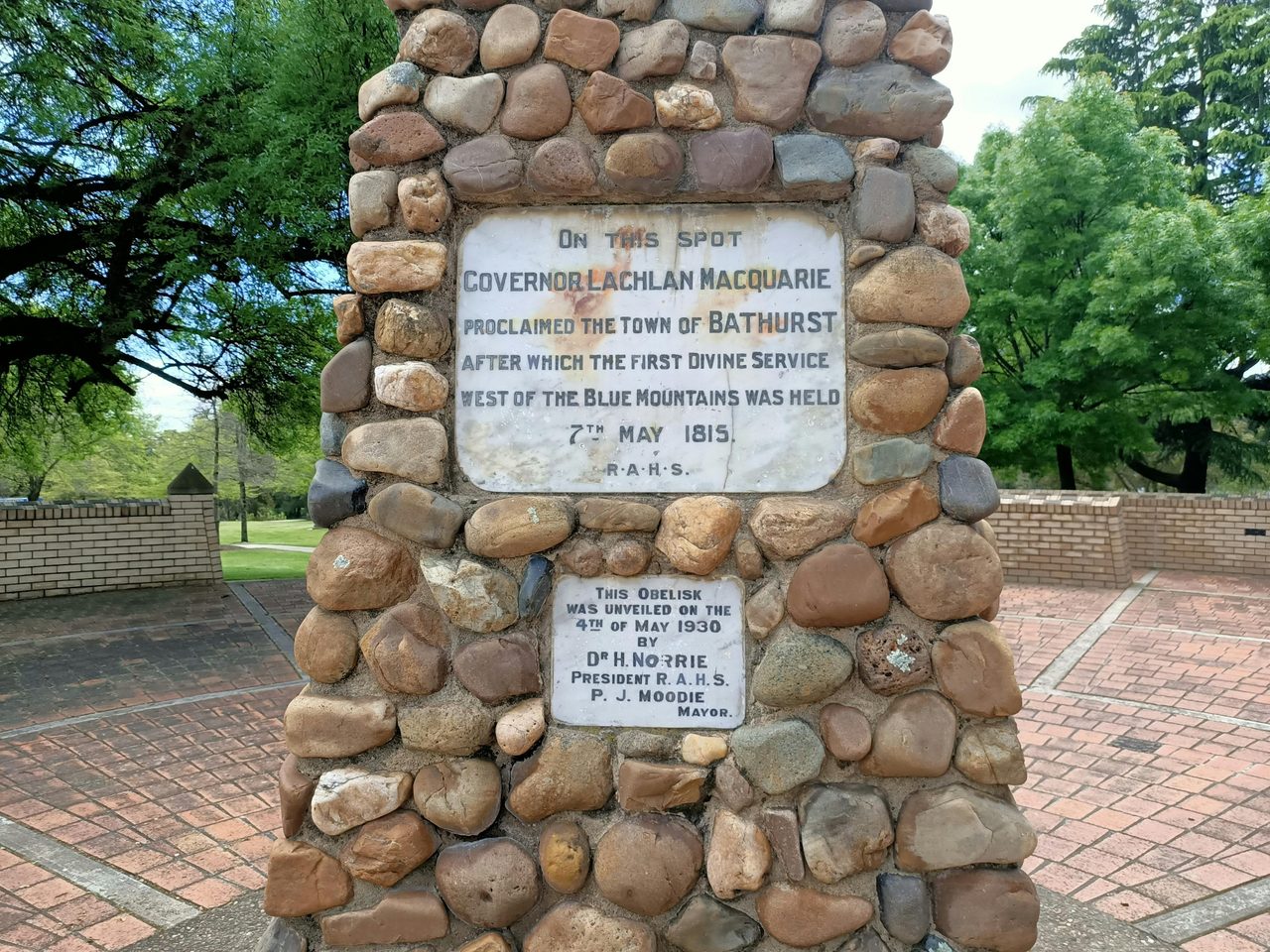 Plaque on the Bathurst Proclamation Cairn