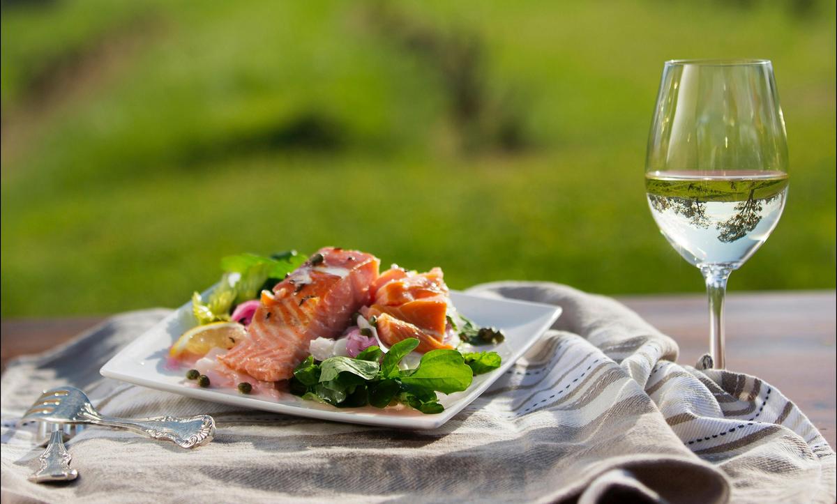Riesling and smoked salmon - a perfect match
