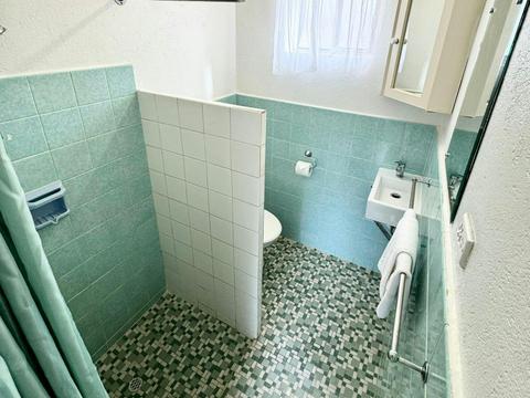 Queen Apartment with Kitchenette