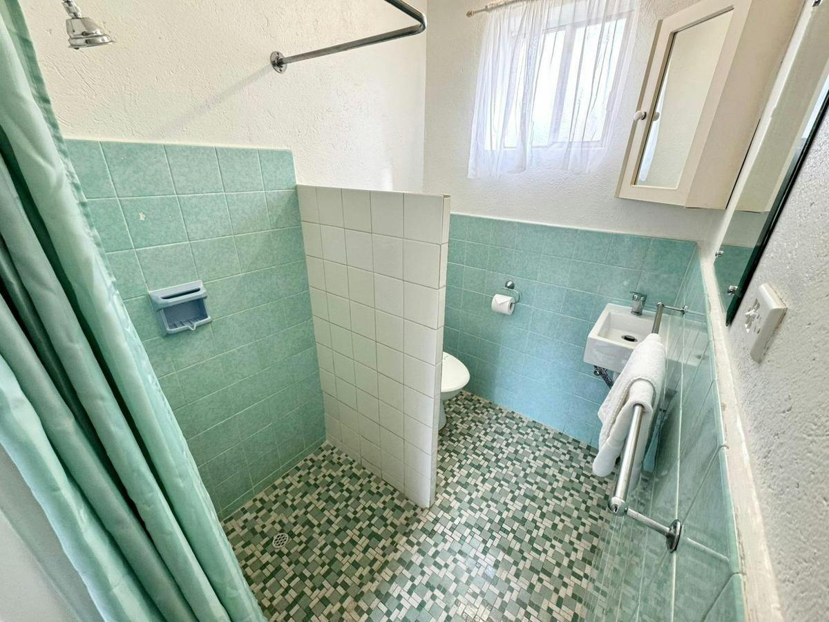 Queen Apartment with Kitchenette