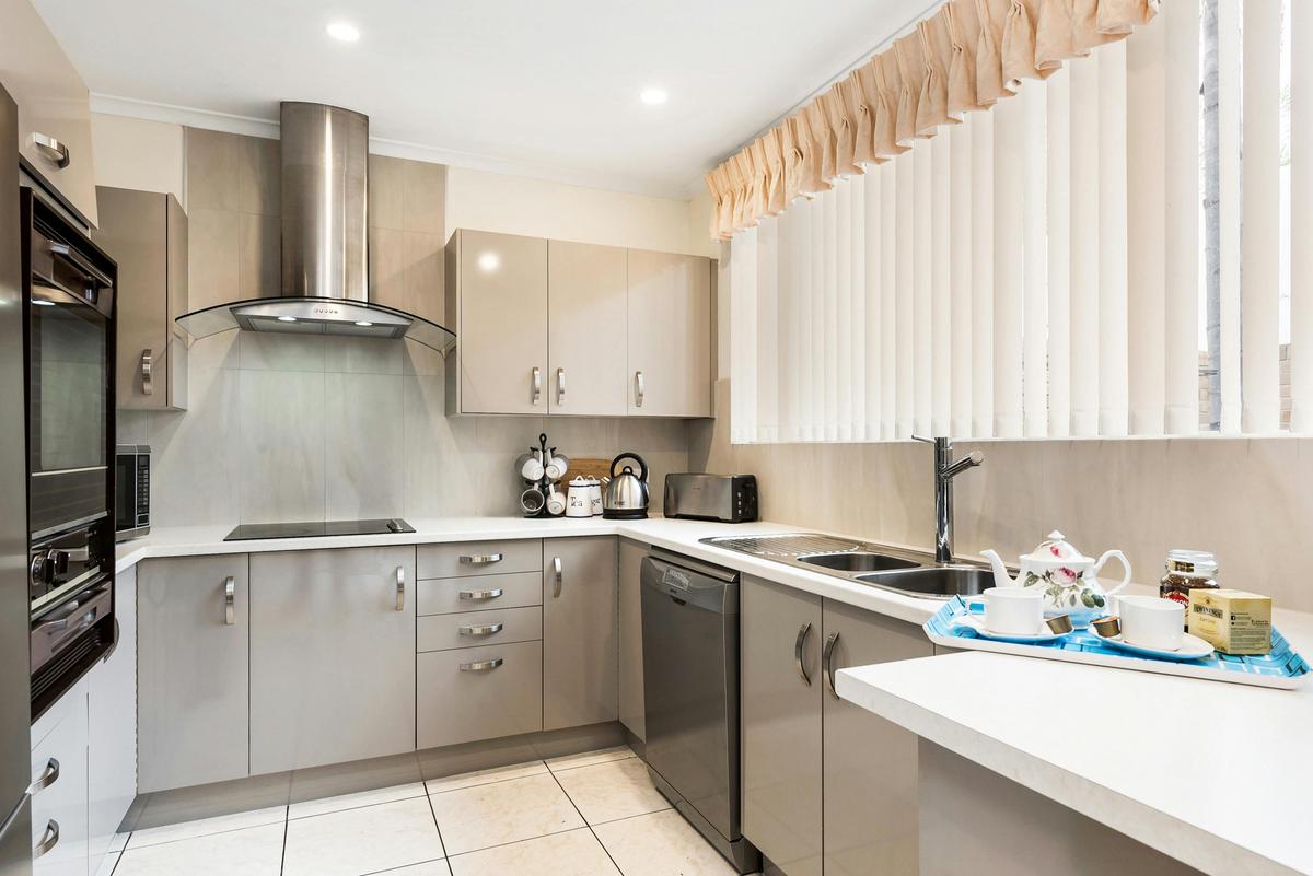 Bright open kitchen with all modern facilities to enjoy your stay