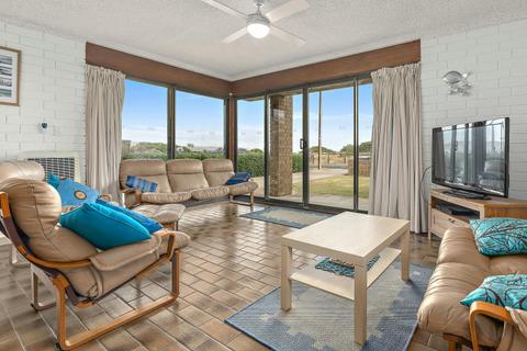 Aldinga Beach Sun and Surf Apartment