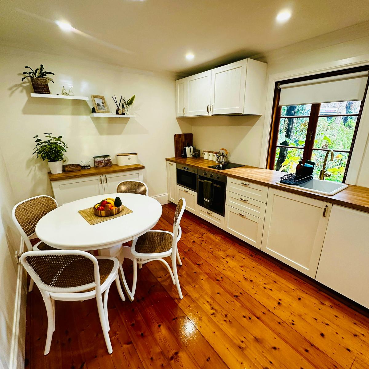 Full Kitchen with all appliances