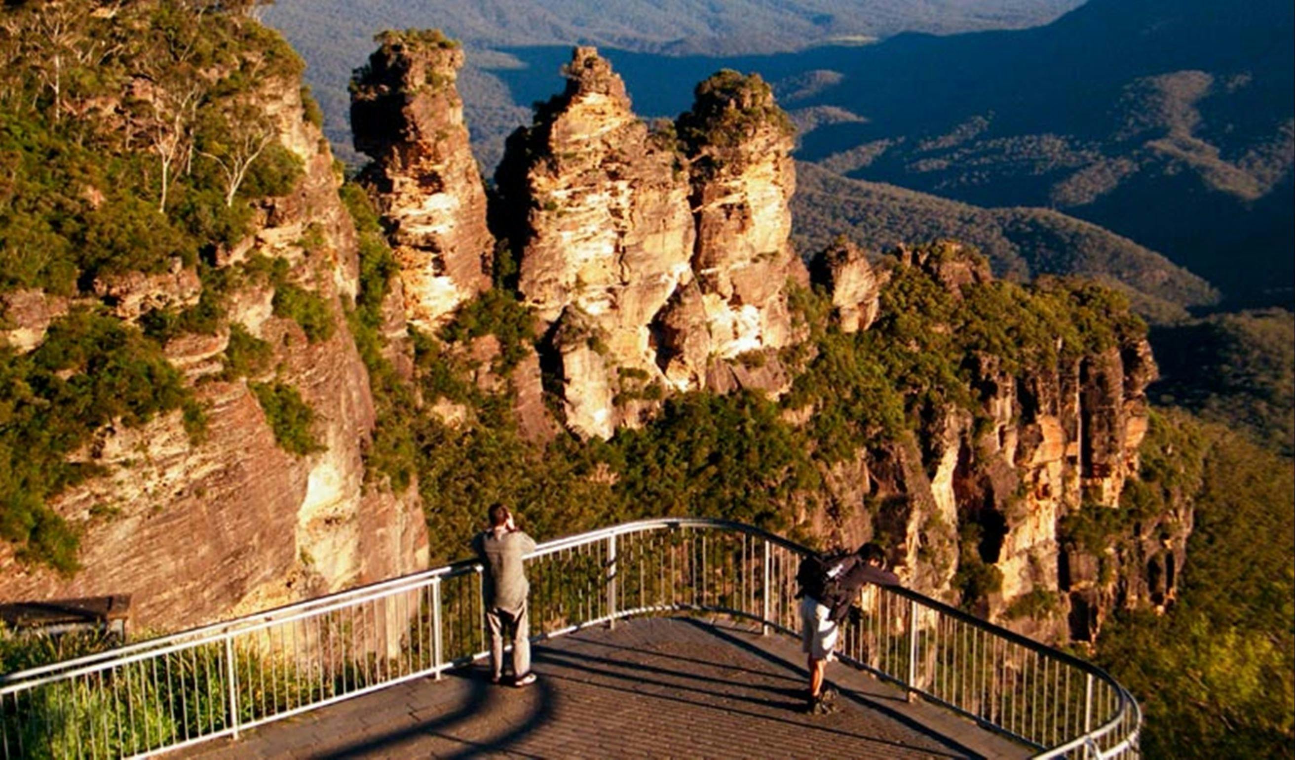 Three Sisters Echo Point Lookout