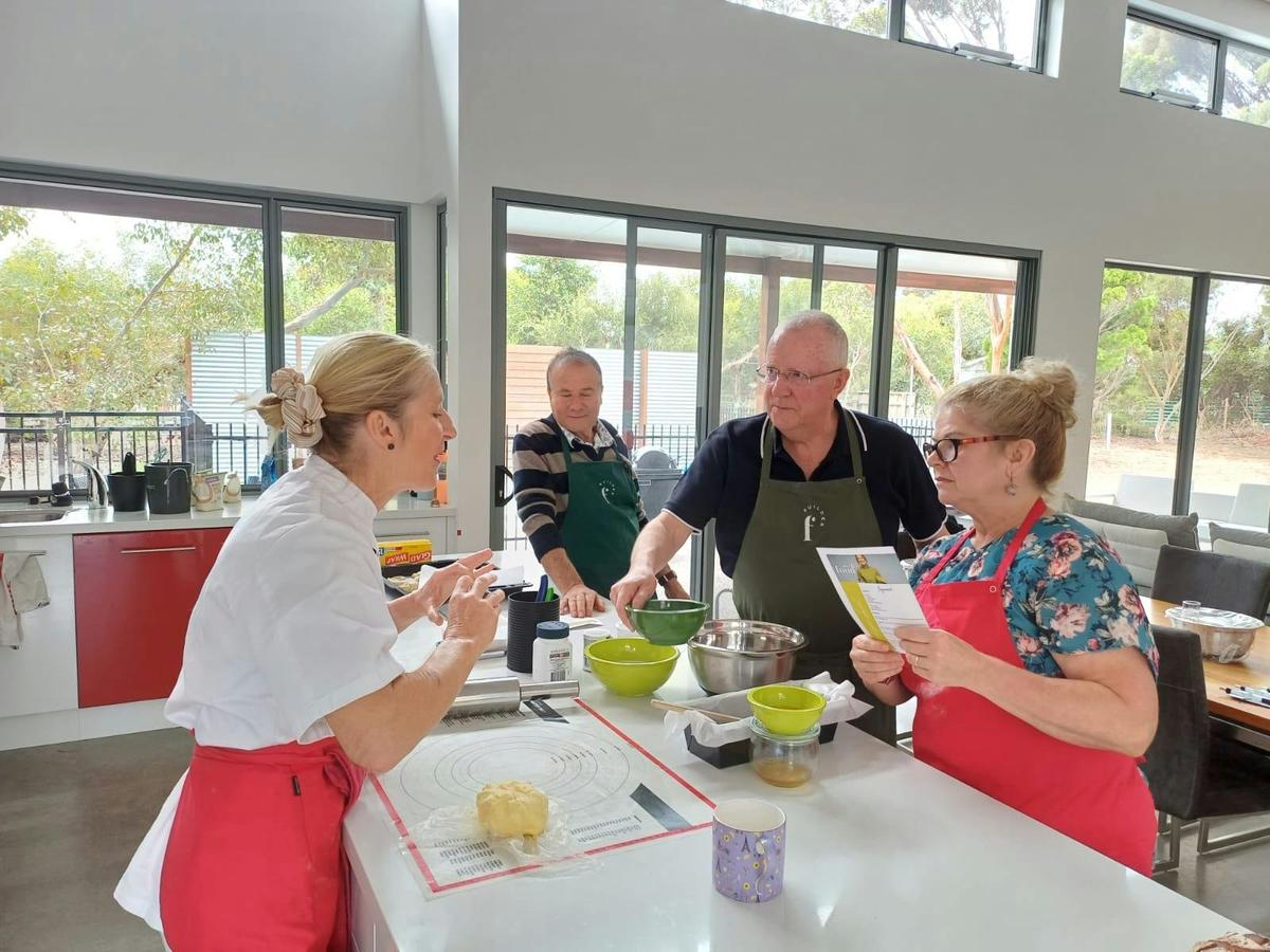 Personalised guidance during an intimate vegetarian cooking class