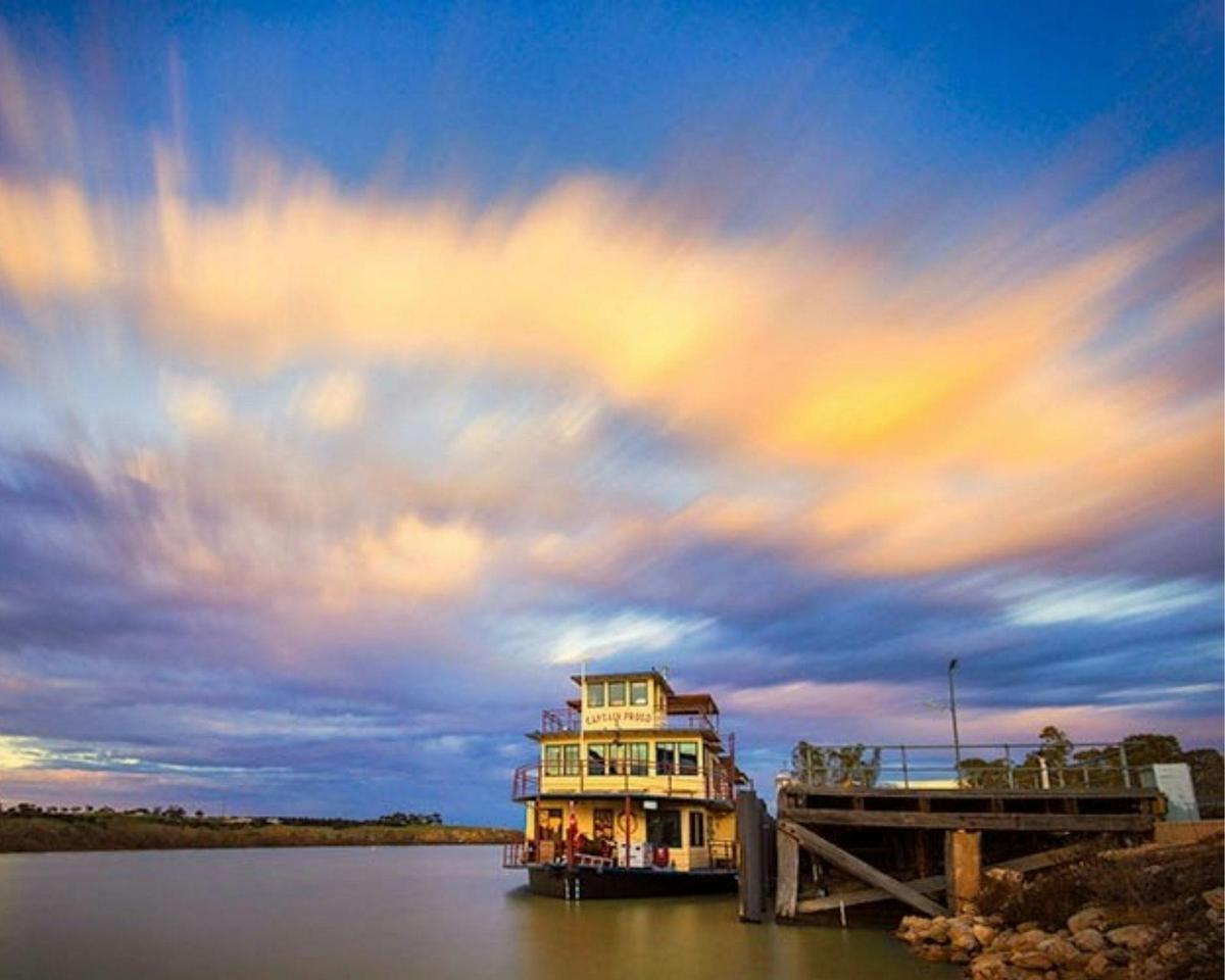 Paddle Boat Lunch Cruise & Hahndorf / Adelaide Hills Tour