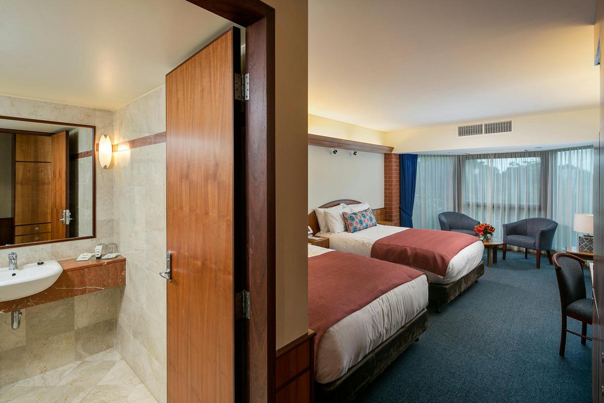 Deluxe Twin Queen Room