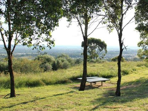 Turkeys Nest picnic area and lookout
