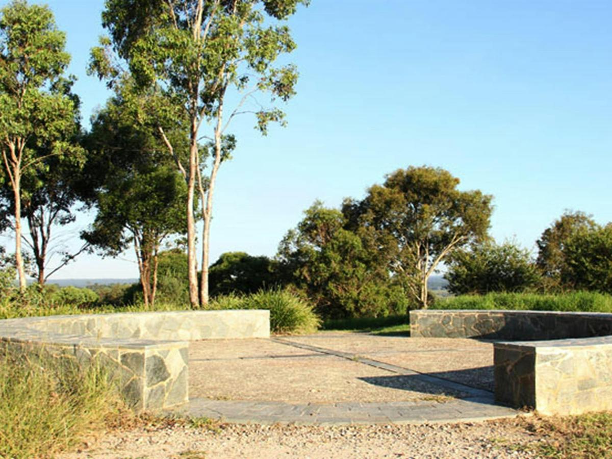 Turkey's Nest lookout. Photo: John Yurasek &copy; OEH